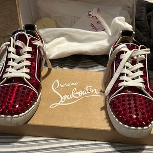 Worn lightly extra shoe strings men’s